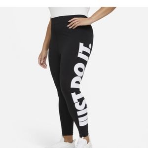 Nike Sportswear EssentialWomen's High-Waisted Graphic Leggings (Plus Size)